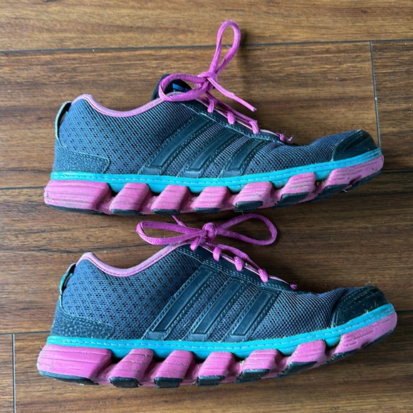 👟👟Adidas Athletic Sneakers👟👟 - Picture 3 of 7